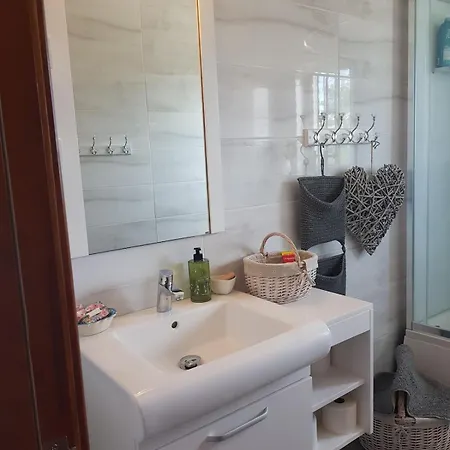 Apartment Idyllisk Rekreasjonsleilighet Naer Sjo *